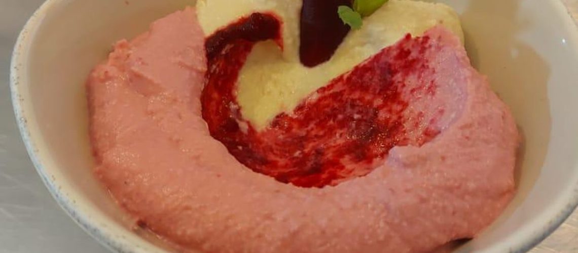 طريقة عمل حمص بالشمندر وصوص التوت البرى