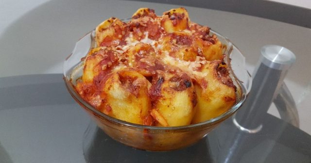 طريقة عمل قطع البطاطس المحشوة بجبن الشيدر