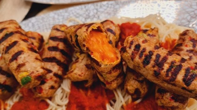 طريقة عمل كفتة فراخ محشية جبنة وبصل مكرمل بنكهة الليمون