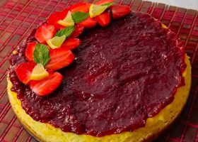 طريقة عمل كيكة الزبادي الباردة بالفراولة
