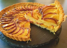 طريقة عمل تارت الخوخ المحروق بكريمة العسل