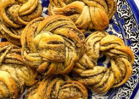 طريقة عمل فطائر الزعتر المجدولة