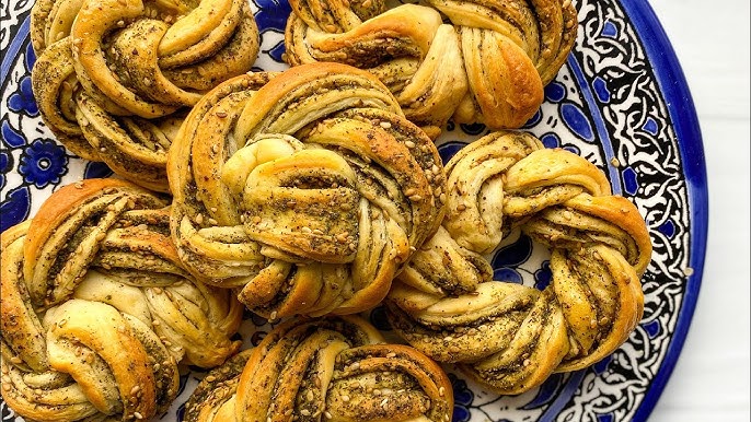 طريقة عمل فطائر الزعتر المجدولة
