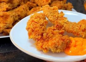 طريقة عمل دجاج مقرمش بصوص الخوخ الحار