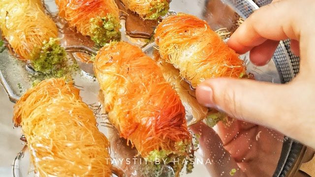 طريقة عمل رول الكنافة الباردة بحشوة التوت والكاسترد