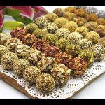 طريقة عمل كرات التمر بالفستق الحلبي