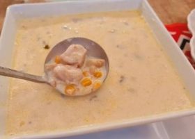 طريقة عمل شوربة الذرة بالكريمة والفلفل المدخن