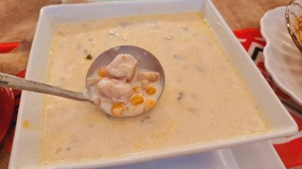 طريقة عمل شوربة الذرة بالكريمة والفلفل المدخن