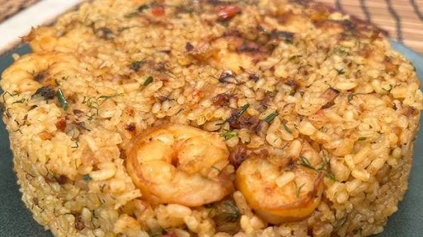 طريقة عمل أرز الزبدة والثوم بالجمبرى الكرسبى