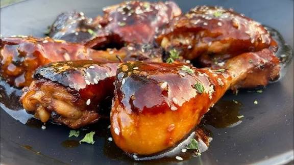 طريقة عمل دجاج العسل الحار بصوص الخوخ والزبدة