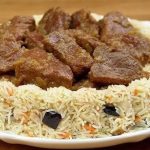 طريقة عمل لحم بصوص البصل مع الأرز