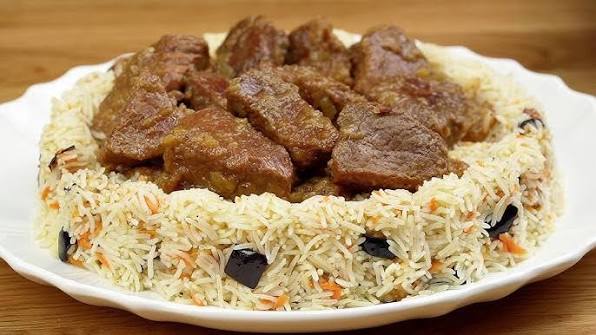 طريقة عمل لحم بصوص البصل مع الأرز