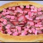 طريقة عمل بيتزا شفافة بنكهة الورد والفراولة