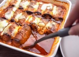 طريقة عمل رولات الباذنجان المحشية بالجبن