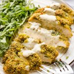 طريقة عمل ستيك الدجاج بصوص الفستق الحلبي الكريمي