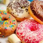 طريقة عمل دونات بالصوص الملون