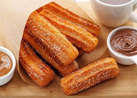 طريقة عمل تشوروز إسباني مع صوص الشوكولاتة