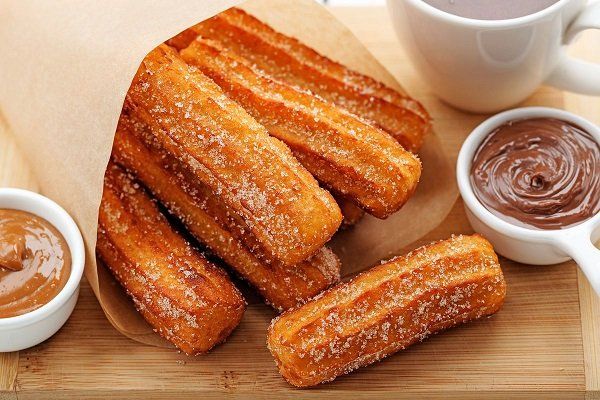 طريقة عمل تشوروز إسباني مع صوص الشوكولاتة