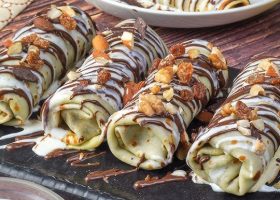 طريقة عمل رولز الكريب المحشية بكريمة الليمون والتوت