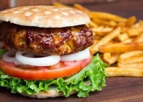 طريقة عمل برجر شوريزو المكسيكي