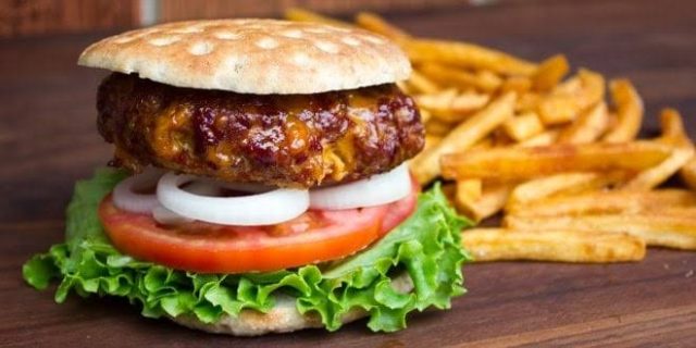 طريقة عمل برجر شوريزو المكسيكي