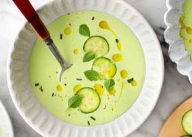 طريقة عمل شوربة الخيار الباردة على الطريقة الاستوائية