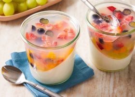 طريقة عمل كاسات الجيلى الطبيعى بالفواكه الاستوائية