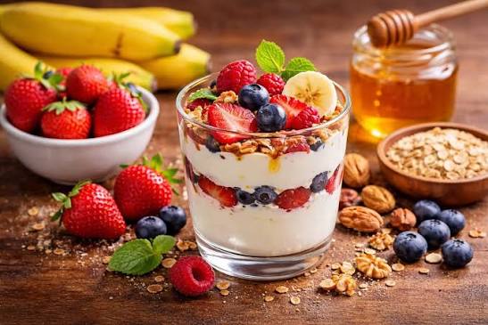 طريقة عمل أكواب الزبادي المثلجة بالخوخ والعسل