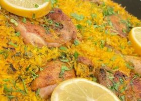 طريقة عمل ارز بالليمون والاعشاب مع الدجاج المشوى