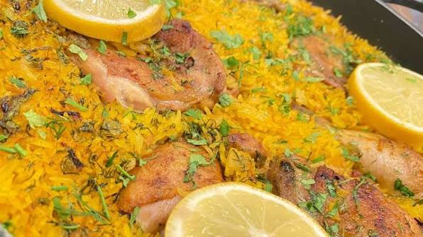 طريقة عمل ارز بالليمون والاعشاب مع الدجاج المشوى