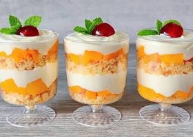 طريقة عمل كاسات الكريم تشيز بالخوخ واللوز