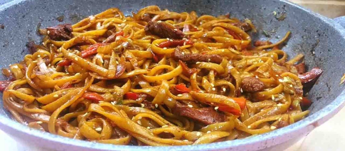 طريقة عمل نودلز آسيوي حار