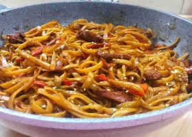 طريقة عمل نودلز آسيوي حار