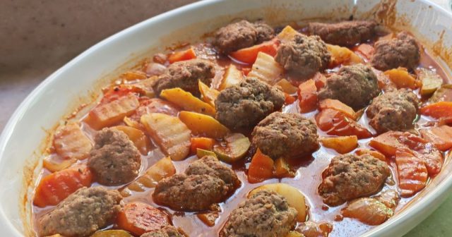 طريقة عمل كفتة إزمير بالصلصة الحمراء