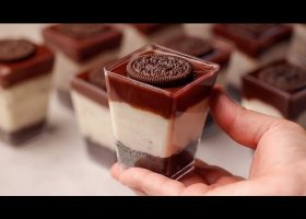 طريقة عمل كاسات الاوريو والكريمة والكراميل