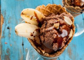 طريقة عمل ايس كريم الموز والشوكولاتة الصحى